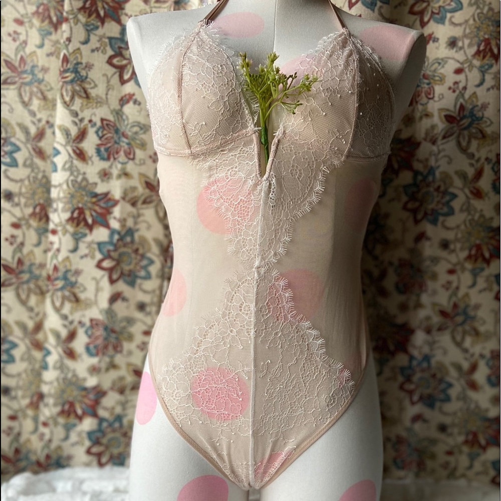 Victoria’s Secret V-wire Teddy